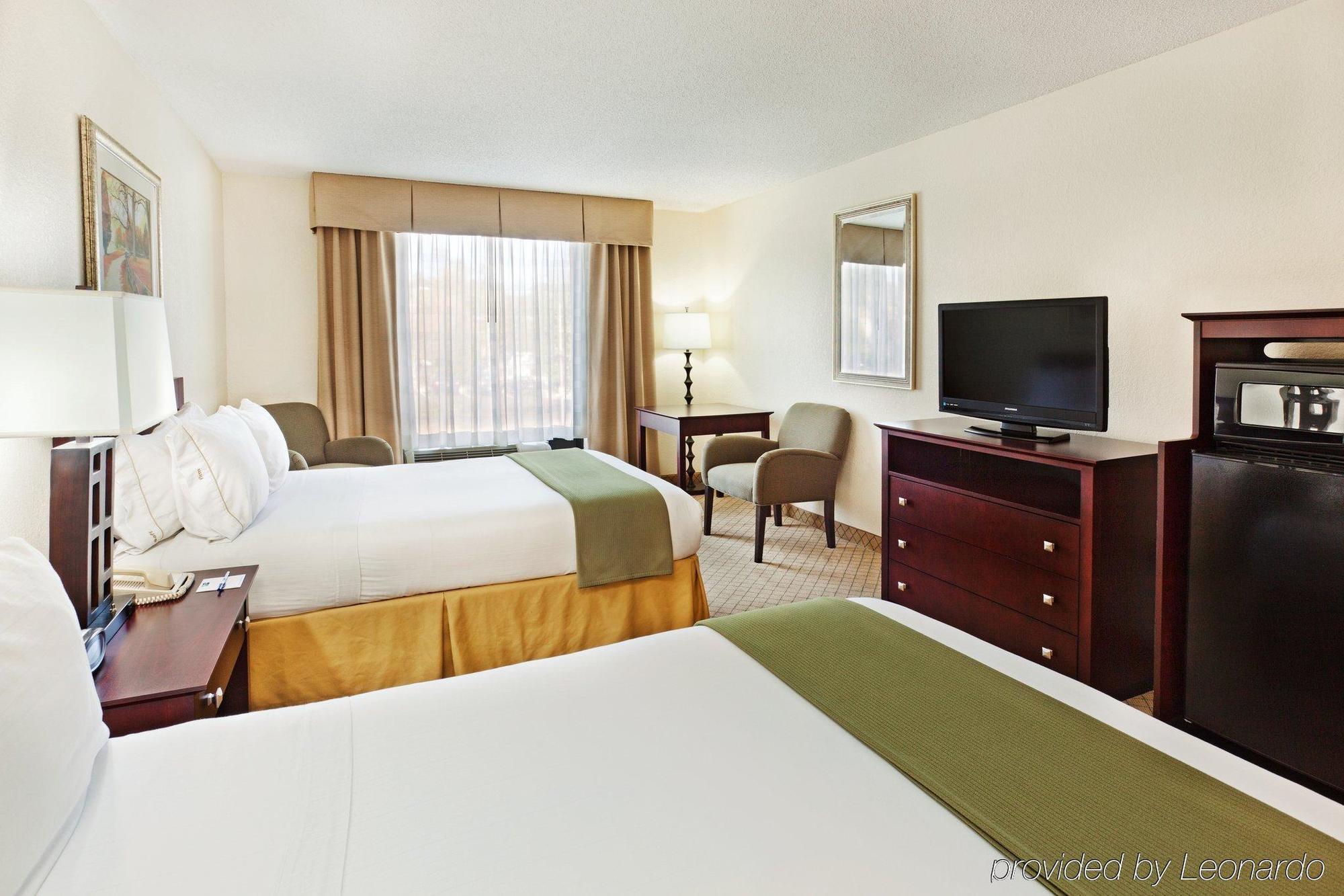 Holiday Inn Express Wilkesboro Room photo