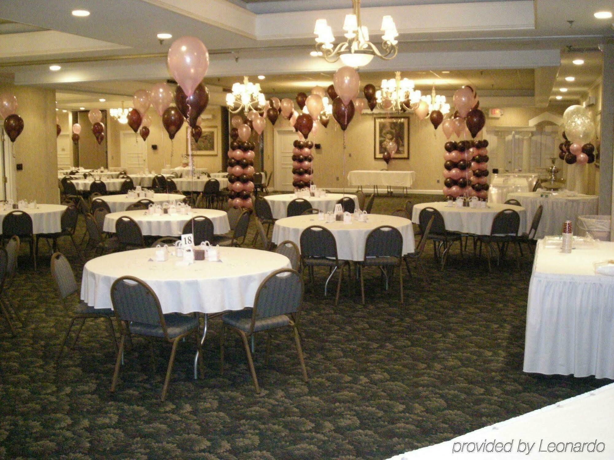 Holiday Inn Express Wilkesboro Restaurant photo